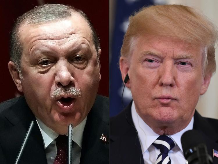 Præsident Donald Trumps retorik mod den tyrkiske præsident, Recep Tayyip Erdogan, er optrappet. Stridspunktet er Syrien, og Trump advarer TYrkiet mod at angribe eller provokere de kurdiske styrker i landet, når USA har trukket sine styrker ud.  Foto: Adem Altan, Saul Loeb/Ritzau Scanpix