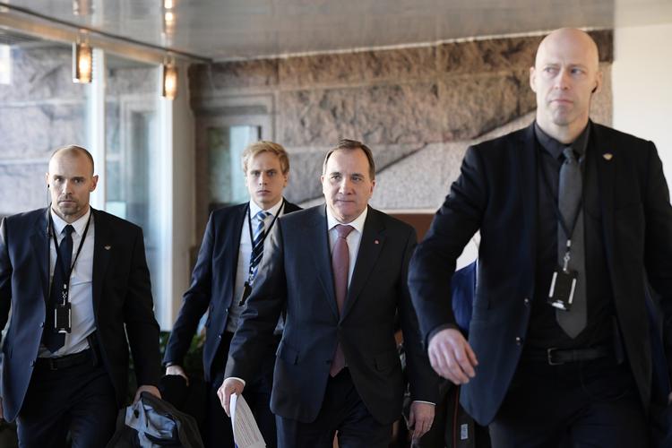 Stefan Löfven på vej til møde med Riksdagens formand. Foto: 10040 Anders Wiklund/tt/Ritzau Scanpix