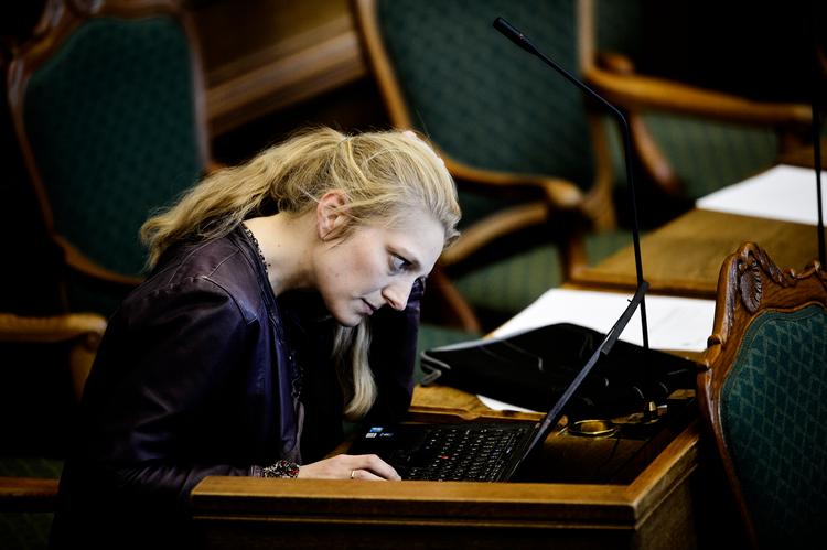 Zenia Stampe.

13:00 Møde i salen med statsministerens spørgetime

I dag er der møde i Folketingssalen og spørgetime med statsminister Lars Løkke Rasmussen (V). Foto: Philip Davali/POLFOTO