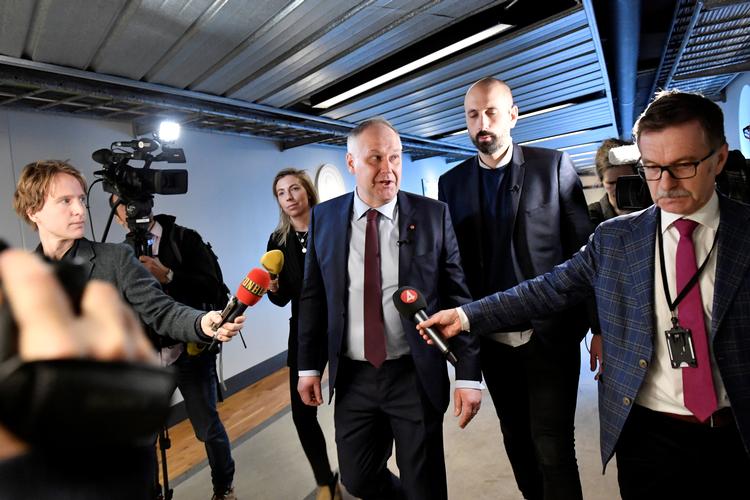 De fleste troede, at Sverige endelig var på vej til at få en regering efter valget i xxx. Men så trak Jonas Sjöstedt Vänsterpartiets ubetingede støtte til den nye regering.  Foto: Tt News Agency/Ritzau Scanpix