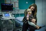 Kort før jul bliver Vigga skannet i ansigtet på Rigshospitalet, fordi hendes karsvulst ser ud til at være blevet større. Der er ikke kommet flere blodkar til. Den medicin, som hun får, er tilsyneladende begyndt at have mindre effekt på sammentrækningen af tumoren.    Foto: Mads Nissen/POLFOTO