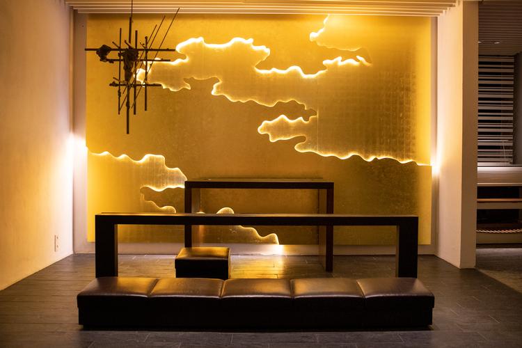 Rigshospitalets kirke er åben for alle og byder blandt andet på Astrid Kroghs både smukke og elegante vægværk 'Lysvæld', der efter eget valg kan være et billede på naturen, det guddommelige - eller begge dele.



    
 Foto: Finn Frandsen/POLFOTO