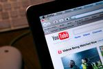 YouTube har før lovet, at de ville fjerne videoer af potentielt skadelige og dødelige handlinger. Nu tager videotjenesten konsekvensen og strammer reglerne endnu mere.  Foto: Loic Venance/Ritzau Scanpix