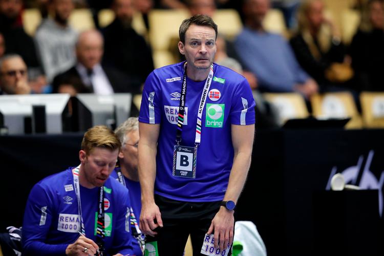 Christian Berge førte sidste år Norge i VM-finalen. Til højre er det den tidligere topspiller Børge Lund, der nu er Berges assistent.
   Foto: Jens Dresling/POLFOTO