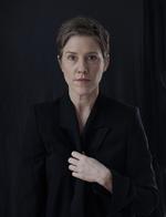 Forfatteren Johanna Ekström var lettet, da 18 kvinder stod frem med anklager mod Jean-Claude Arnault. I The Guardian har hun skrevet om, hvordan hun stadig kæmper med at forstå, hvordan hun i de ti minutter med Arnault kunne glemme sin feminisme.    Foto: Sara Mac Key