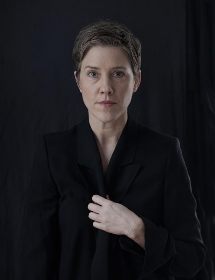 Forfatteren Johanna Ekström var lettet, da 18 kvinder stod frem med anklager mod Jean-Claude Arnault. I The Guardian har hun skrevet om, hvordan hun stadig kæmper med at forstå, hvordan hun i de ti minutter med Arnault kunne glemme sin feminisme.    Foto: Sara Mac Key