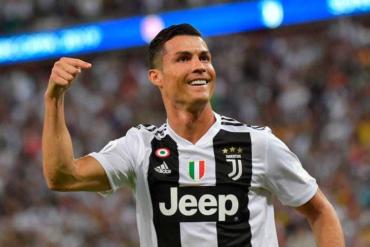 Med en hovedstødsscoring blev Serie A-topscorer Cristiano Ronaldo matchvinder, da Juventus onsdag vandt den italienske Super Cup 1-0 over Milan. Lørdag påbegyndes forårssæsonen i italiensk topfodbold. 
   Foto: Giuseppe Cacace/Ritzau Scanpix