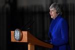 Theresa May kan stadig kalde sig premierminister. Det står klart onsdag aften, efter hun og den konservative regering overlevede en mistillidsafstemning. I en tale efterfølgende påpegede hun, at det nu er tid til at finde en løsning på vejen ud af EU. Foto: Paul Ellis/Ritzau Scanpix