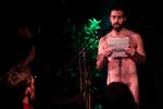 Vælger man at optræde til Naked Boys Reading, bestemmer man ikke selv, hvad man vil læse op. Men man bestemmer selv, om man beholder sokkerne og skoene på.  Foto: Manu Valcarce