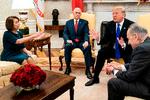 
Nancy Pelosi (t.v.) holdt flere møder med præsident Trump (m.f.) om hans ønske om en grænsemur mod Mexico, men nu er situationen fastlåst.  Foto: Brendan Smialowski/Ritzau Scanpix