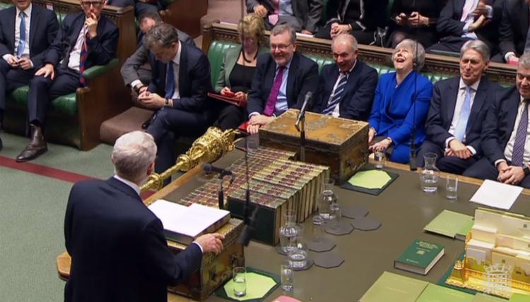 Theresa May skal forsøge at finde en plan B for Storbritanniens vej ud af EU. Indtil videre lader Labour og det konservative regeringsparti ikke til at være villige til at indgå et nationalt kompromis. Foto: Ho/Ritzau Scanpix