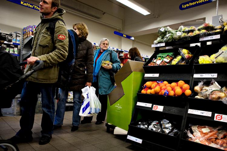 Professor på Aalborg Universitet Ole B. Jensen er optaget af, hvad der er på spil, når vi står og venter på bussen eller i supermarkedet. Han har søgt om midler til at kunne forske specifikt i køer.  Foto: Martin Lehmann (arkiv)/POLFOTO