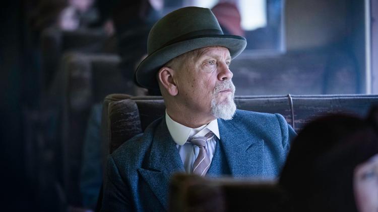 John Makovich er sin egen Hercule Poirot, ikke tynget af forgængere som Peter Ustinov og David Suchet.  Foto: BBC