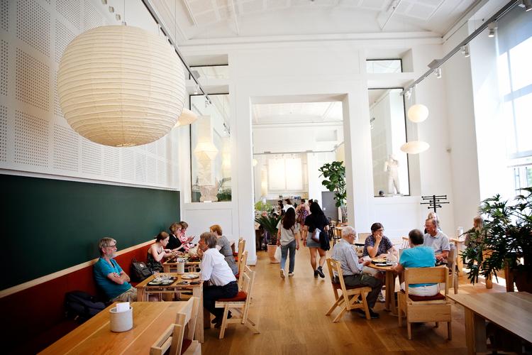 Kafeteria på Statens Museum for Kunst
er bare én af byens nye forbedrede museumscafeer. Foto: Jens Dresling/POLFOTO