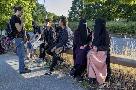 »Jeg har stadig til gode at høre en beretning fra den kvinde, regeringen må have tiltænkt det her forbud: kvinden, der har brudt med social kontrol til fordel for statslig kontrol«, skriver Lea Lyngø.
   Foto: Jacob Ehrbahn/POLFOTO