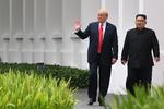 12. juni 2018 mødtes Nordkoreas leder, Kim Jong Un med den amerikanske præsident, Donald Trump. Til februar skal de mødes igen.  Foto: Saul Loeb/Ritzau Scanpix