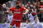 Danmarks Mikkel Hansen og Ungarns Laszlo Nagy.
   Foto: Jens Dresling/POLFOTO
