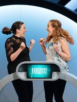 Det gælder om at finde det svar, færrest har gættet på, i 'Jo færre, jo bedre'. Vinderne får 50.000 kroner.  Foto: Henrik Ohsten/TV 2