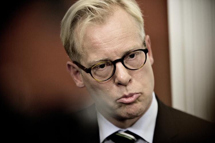 Der er ikke behov for ny lovgivning. Kirken må selv håndtere problemer med diskrimination  af kvindelige præster, mener blandt andre Carl Holst. Foto: Joachim Adrian/POLFOTO