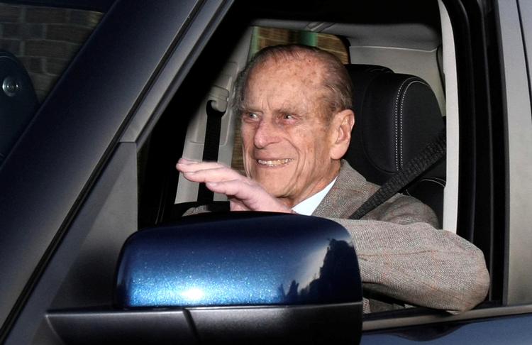 Dronning Elizabeths 97-årige mand var involveret i et færdselsuheld i torsdags, hvor hans bil væltede om på siden. To kvinder kom lettere til skade. 
   Foto: Neil Hall/Ritzau Scanpix