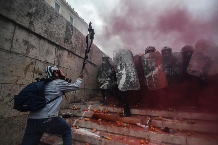 Flere tusinde grækere var søndag på gaden i hovedstaden for at protestere mod en navneaftale med Makedonien forud for en afstemningen i næste uge. Foto: Aris Messinis/Ritzau Scanpix