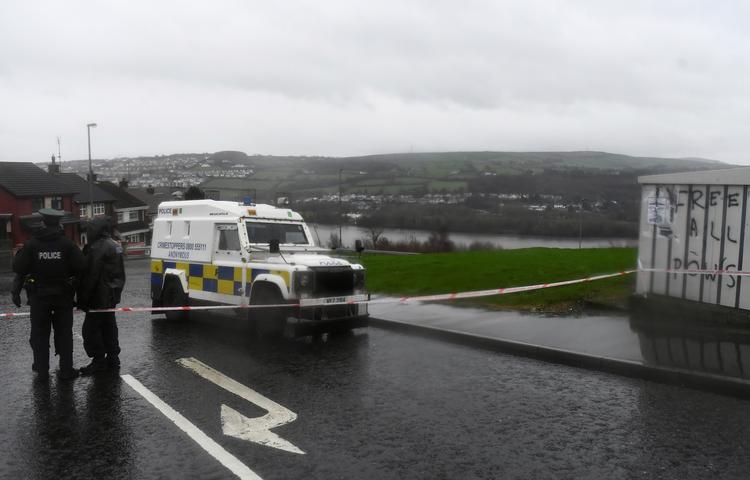 Politiet på plads i Londonderry.  Foto: Clodagh Kilcoyne/Ritzau Scanpix