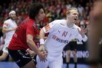 Egyptens Ali Zein og Danmarks  Anders Zachariassen.
   Foto: Jens Dresling/POLFOTO