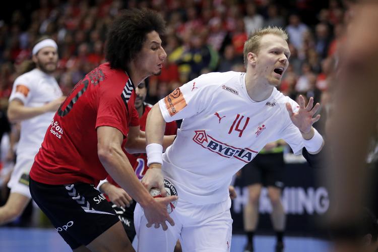 Egyptens Ali Zein og Danmarks  Anders Zachariassen.
   Foto: Jens Dresling/POLFOTO