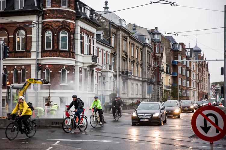 
Bankerne vil være klogere på bæredygtighed, så de kan støtte den grønne omstilling og samtidig undgå tab. Transport er et af de områder,  der skal kigges nærmere på. 
   Foto: Benjamin Nørskov/POLFOTO