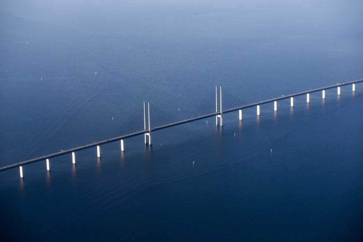 Det er ikke muligt at krydse Øresundsbroen pt. Det gælder begge retninger og skyldes risikoen for nedfalden is. 
   Foto: Janus Engel/POLFOTO
