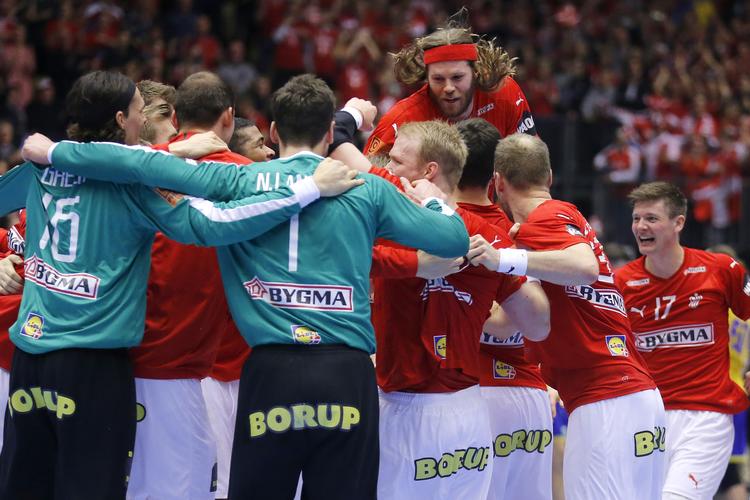 Glade danske spillere efter kampen.
   Foto: Jens Dresling/POLFOTO