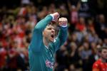 Niklas Landin  jubler efter en redning.
   Foto: Jens Dresling/POLFOTO