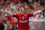Lasse Svan jubler efter en scoring.
   Foto: Jens Dresling/POLFOTO