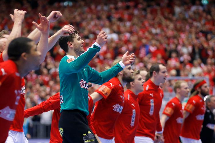 Det danske hold er med sejren over Sverige klar til semifinale. Her skal de møde Frankrig.  Foto: Jens Dresling/POLFOTO