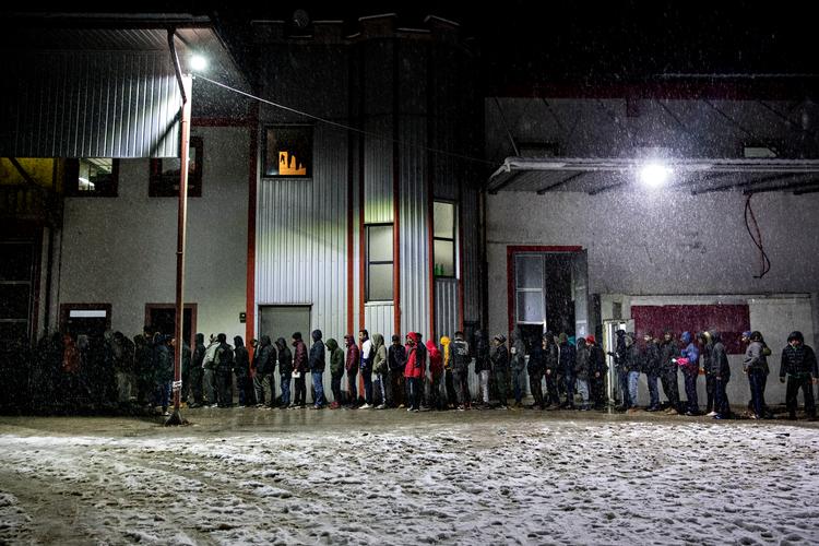 I november bragte Jyllands-Posten en historie om, at 20.000 migranter i Bosnien forsøgte at trænge ind i EU-landet Kroatien. Historien, som har vist sig at være groft vildledende og udokumenteret, er ifølge Jacob Mollerup et eksempel på, hvordan misinformation kan finde vej til avisspalterne. Her ses flygtningelejren i byen Velika Kladusa, som Politiken for nylig besøgte.  Foto: Jacob Ehrbahn/POLFOTO