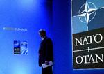 
Amerikanerne mener det med, at alle skal bruge to procent af bnp på forsvarsudgifterne. Ikke kun Donald Trump. Faktisk er en mere solidarisk byrdefordeling i NATO en af de få ting, demokrater og republikanere kan blive enige om, skriver Noa Redington. Foto: Brendan Smialowski/Ritzau Scanpix