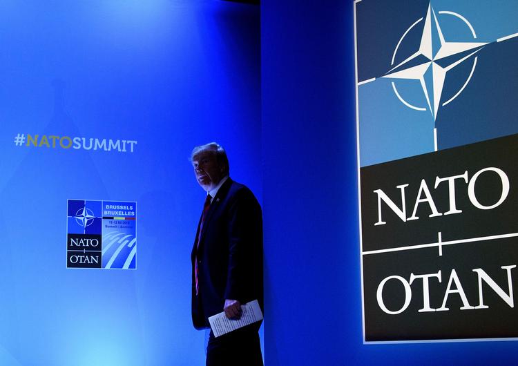 
Amerikanerne mener det med, at alle skal bruge to procent af bnp på forsvarsudgifterne. Ikke kun Donald Trump. Faktisk er en mere solidarisk byrdefordeling i NATO en af de få ting, demokrater og republikanere kan blive enige om, skriver Noa Redington. Foto: Brendan Smialowski/Ritzau Scanpix
