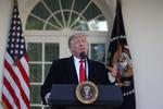USA's præsident, Donald Trump, fortæller pressen om den midlertidige aftale.  Foto: Alex Edelman/Ritzau Scanpix