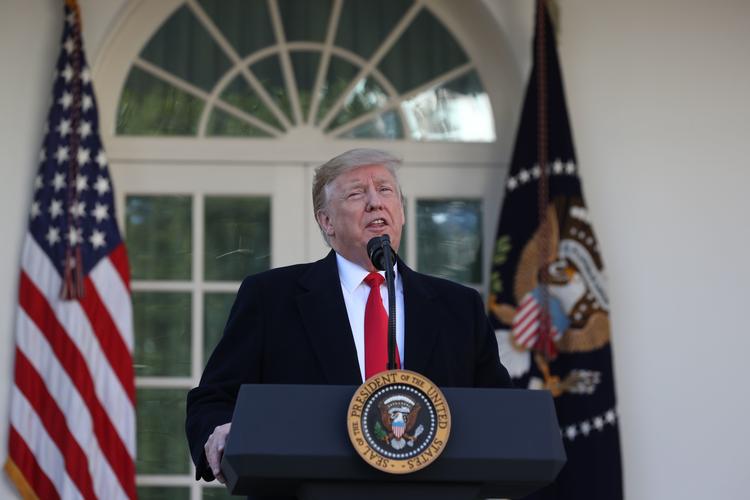 USA's præsident, Donald Trump, fortæller pressen om den midlertidige aftale.  Foto: Alex Edelman/Ritzau Scanpix