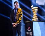 Sidste års Giro d'Italia-vinder Chris Froome betragter  ved præsentationen af denne sæsons rute for den italienske rundtur det trofæ, som han kunne hæve i jubel i 2018, men ikke jagter i den kommende udgave, idet han koncentrerer sig om Tour de France. 