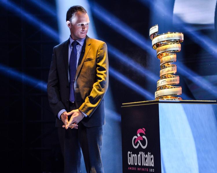 Sidste års Giro d'Italia-vinder Chris Froome betragter  ved præsentationen af denne sæsons rute for den italienske rundtur det trofæ, som han kunne hæve i jubel i 2018, men ikke jagter i den kommende udgave, idet han koncentrerer sig om Tour de France. 