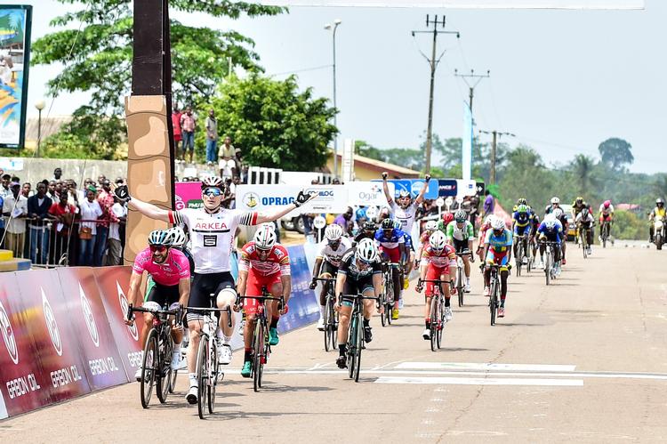 Så lykkedes det omsider for André Greipel at vinde for sin ny arbejdsgiver Arkéa-Samsic i afrikansk etapeløb. Foto: Arkea-Samsic. 
