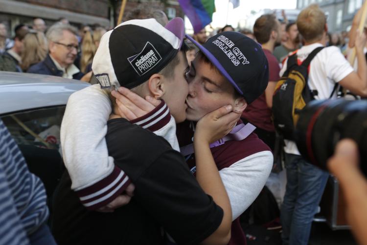 Her ses et reportagebillede fra en demonstration mod russiske homolove, som også prøver at forhindre at homoseksuelle personer i at være dem, de egentlig er. (Arkivfoto) Foto: Pedersen Mikkel Berg/POLFOTO