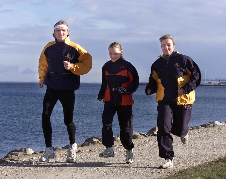 Henrik Jørgensen ses her med datteren Anna og hustruen Mette tilbage i 2001. Henrik Jørgensen blev 57 år gammel.  Foto: Jens Dresling/POLFOTO