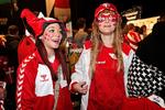 Nanna Vibe Møller og Janne Faurschou er klar til kamp 17.30. Forventningen er dansk sejr.  Foto: Jens Dresling/POLFOTO