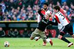 Kasper Dolberg i en situation mod to Feyenoord-spillere.  Foto: Olaf Kraak/Ritzau Scanpix