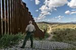 Grænsenhegn mellem USA og Mexico i Arizona ved byen Nogales.
   Foto: Miriam Dalsgaard/POLFOTO