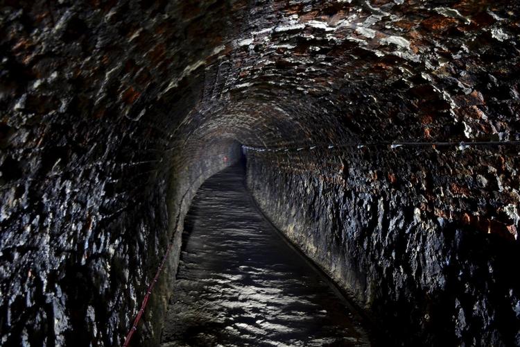 Victoria Tunnel er i tidens løb blevet brugt til kultransport og senere som beskyttelsesrum. Omvisningerne på en 700 meter lang strækning af tunnelen er uhyre populære. Foto: Ouseburn Trust
