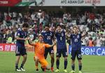 En flok lykkelige japanske spillere i Abu Dhabi efter sejren over Iran i Asian Cup-semifinalen mandag.
   Foto: Karim Sahib/Ritzau Scanpix