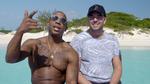 Det er rapperen Ja Rule (til venstre) der løfter sløret for sine planer om endnu en festival. Til højre står medarrangør Billy Macfarland, der i dag har en bedragerisag på halsen. 